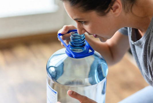 clean smelling 5 gallon water jug