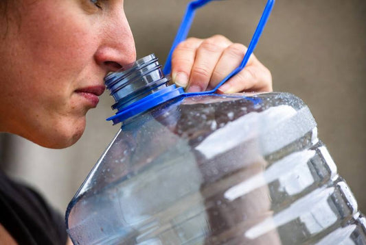 smelling vinegar in drinking water container after using it