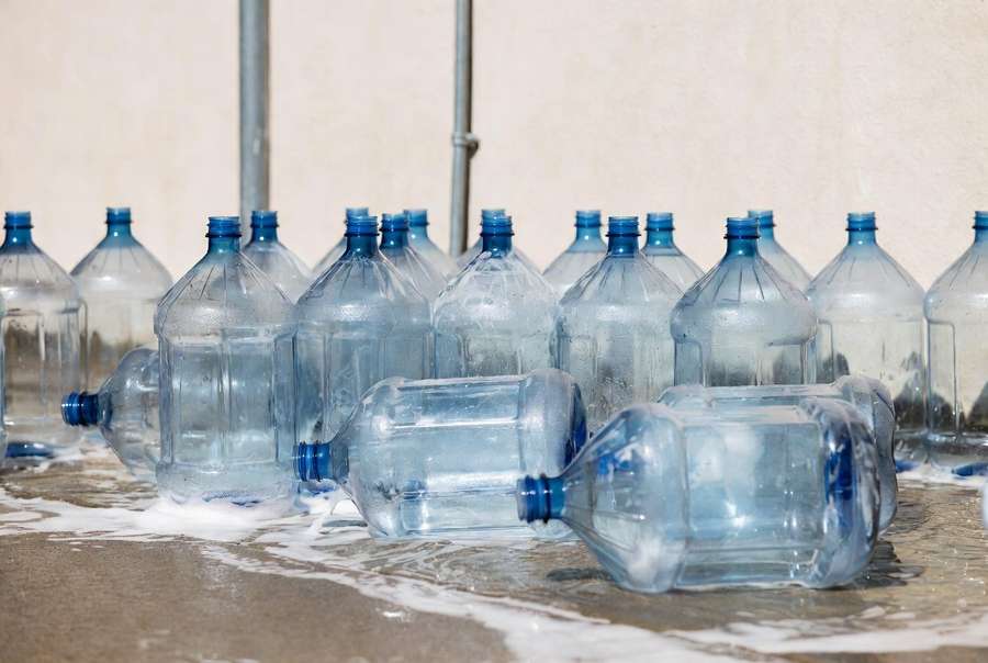 drying 5 gallon water jugs in the open after cleaning them