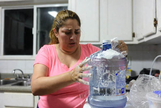 vinegar not sanitizing water jugs properly at home